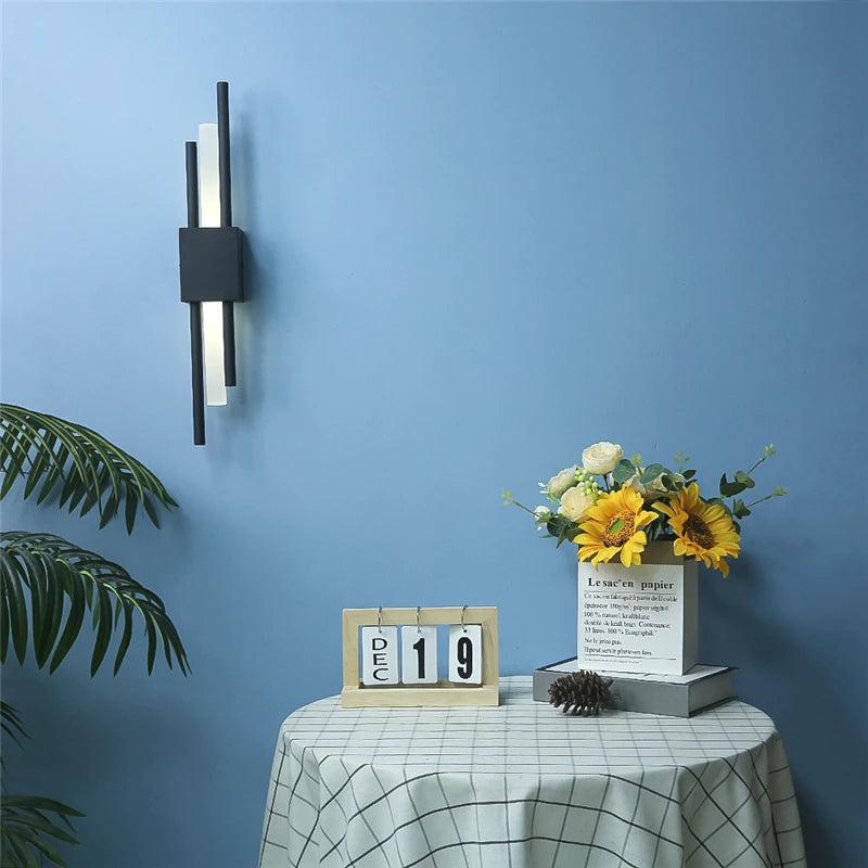 Applique Tube Acrylique Noir Doré – Salon Chambre Couloir Design