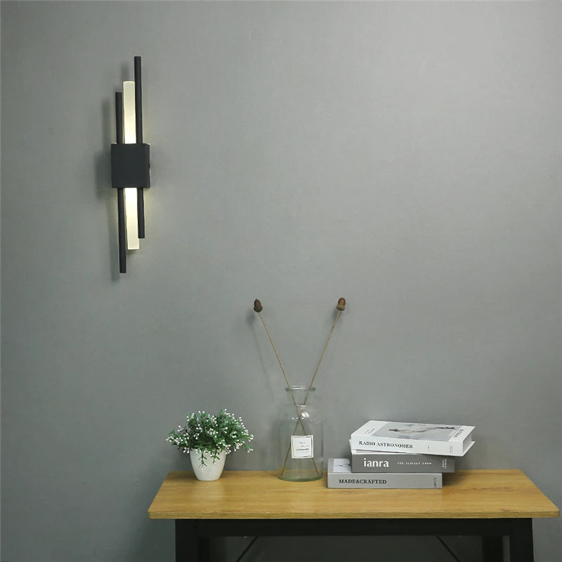 Applique Tube Acrylique Noir Doré – Salon Chambre Couloir Design