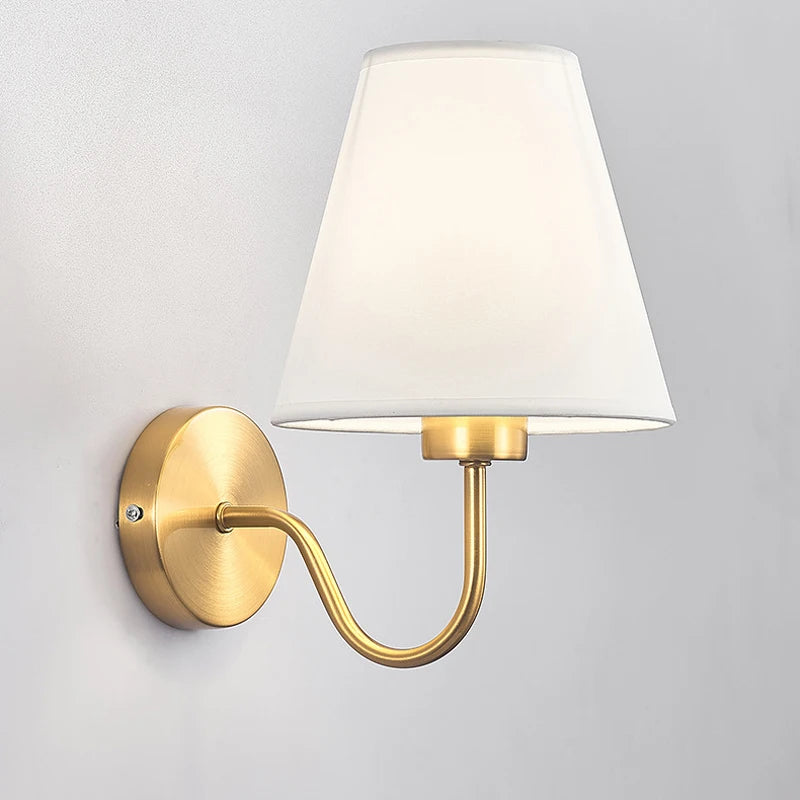 Applique Abat-Jour Tissu Conique Dorée – Lumière Enveloppante Cosy