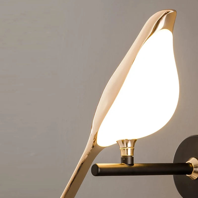 Applique Oiseau Doré LED Aluminium – Sculpture Lumineuse Poétique