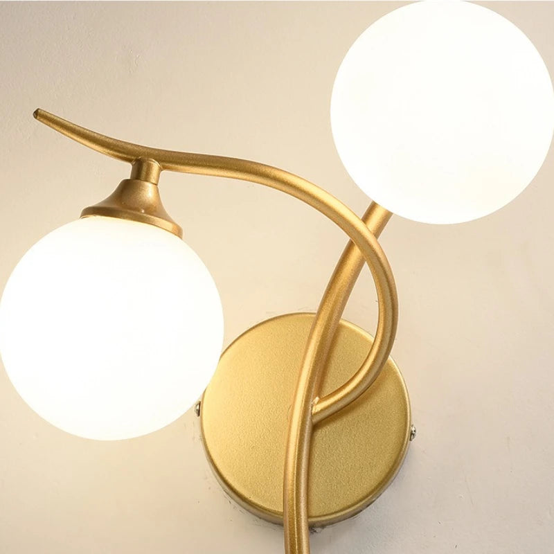 Applique Boule Verre Fer Nordique – Globe Dépoli Bras Orientable