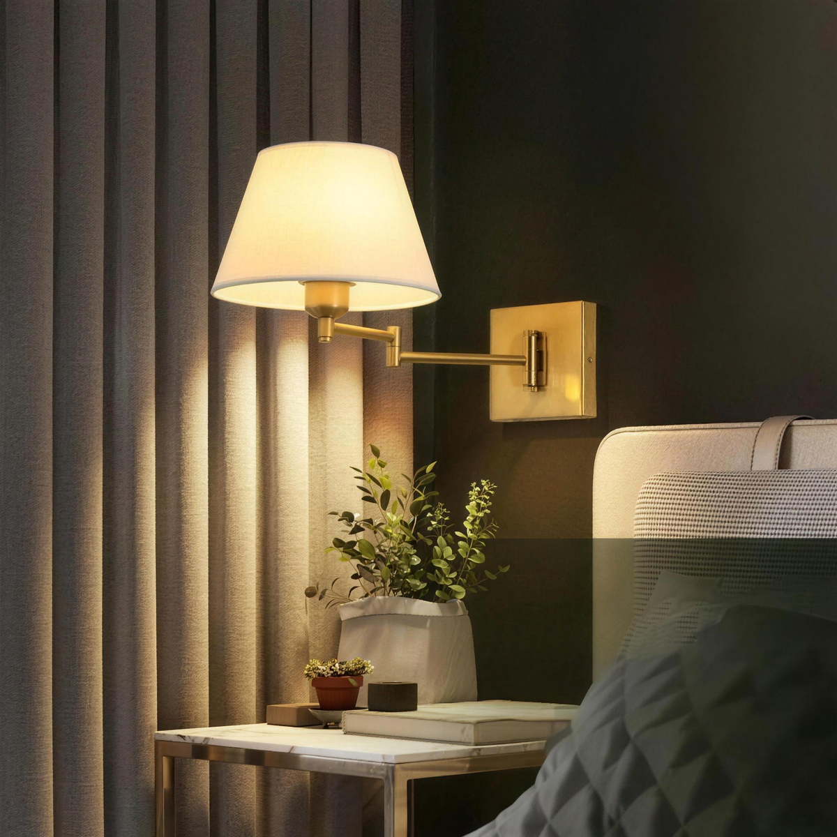 Applique bras articule liseuse - ambiance chambre hotel