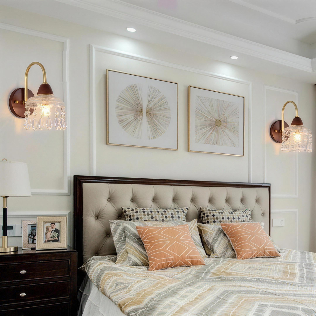 Applique cuivre verre opalin ambiance chambre